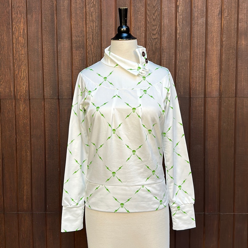 Vans snowboard / ski base layer top, white & green skulls. Size M